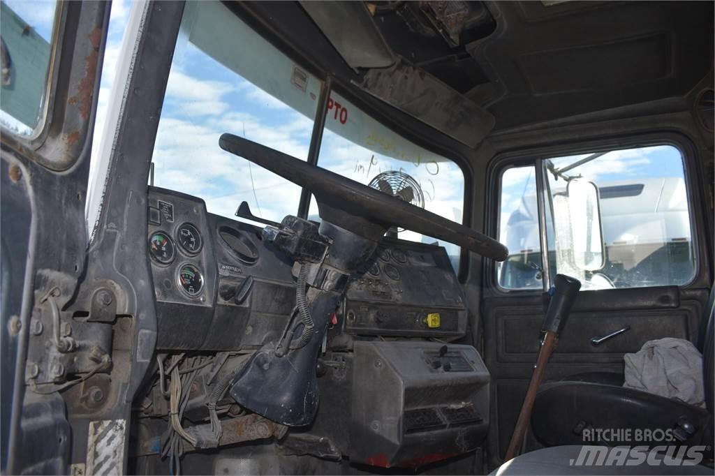 Mack RD688S Camiões basculantes