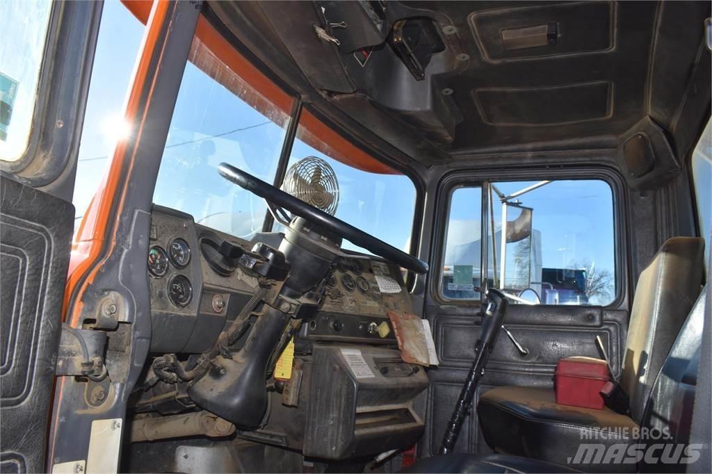 Mack RD688S Camiões basculantes