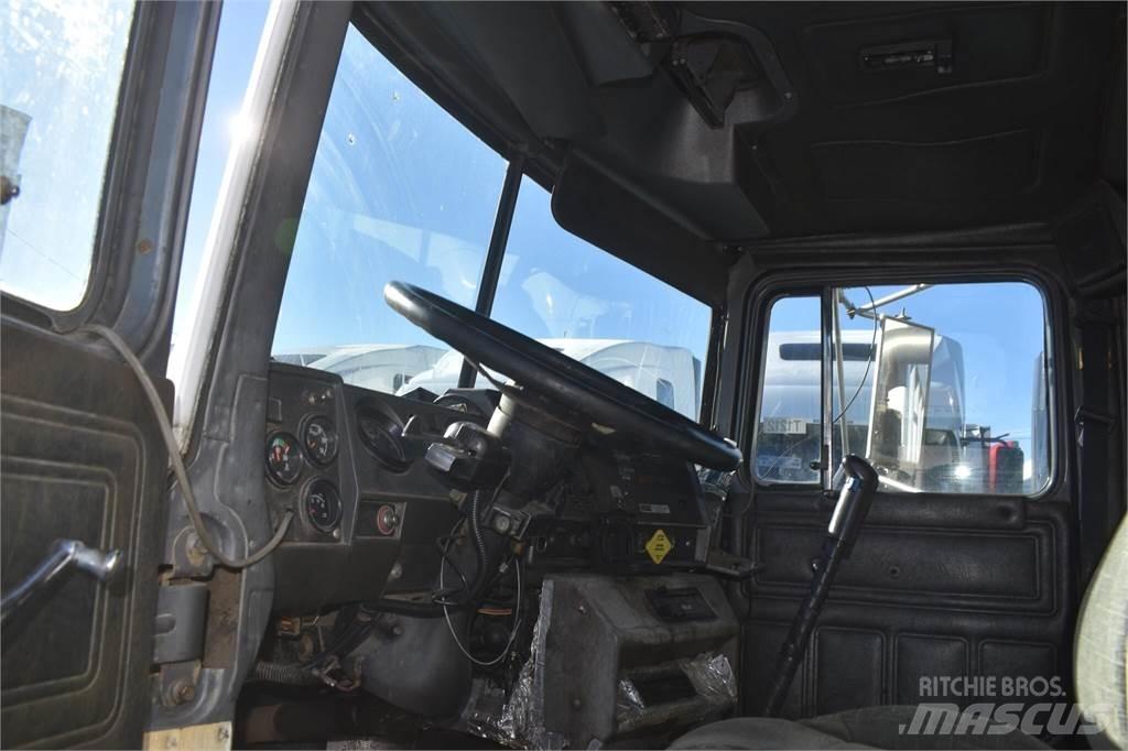 Mack RD688S Camiões basculantes