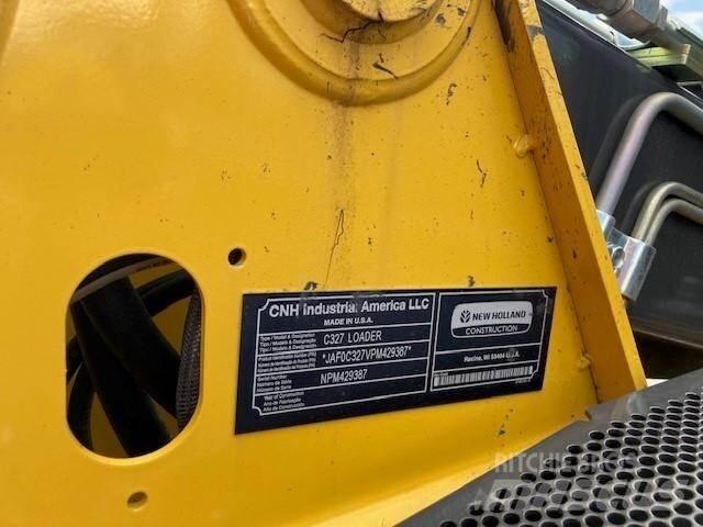 New Holland C327 Carregadoras de direcção deslizante
