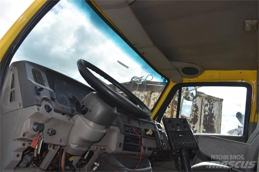 Sterling L7500 Camiões basculantes
