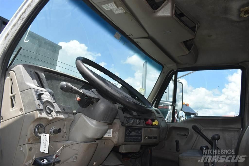 Sterling L7500 Camiões basculantes