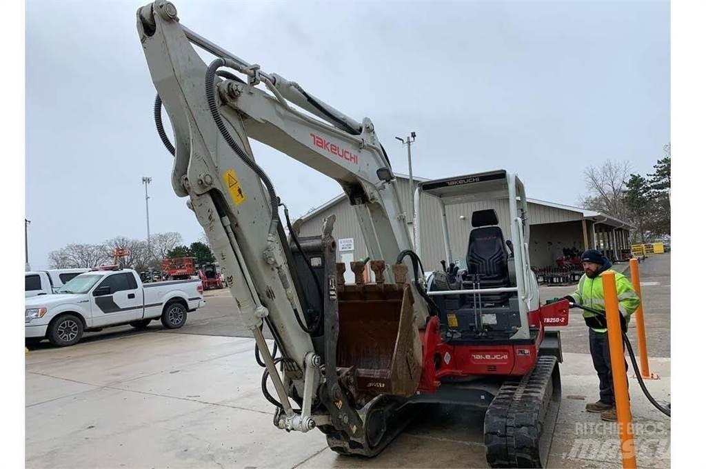 Takeuchi TB250-2 Mini Escavadoras <7t