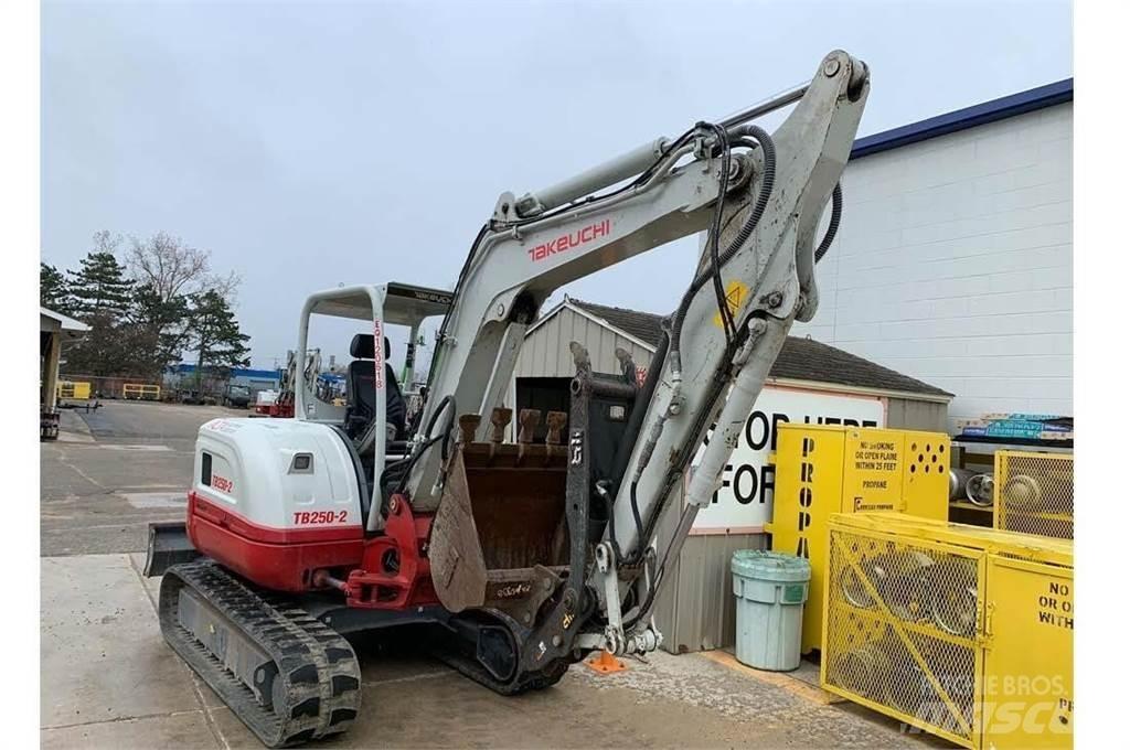 Takeuchi TB250-2 Mini Escavadoras <7t