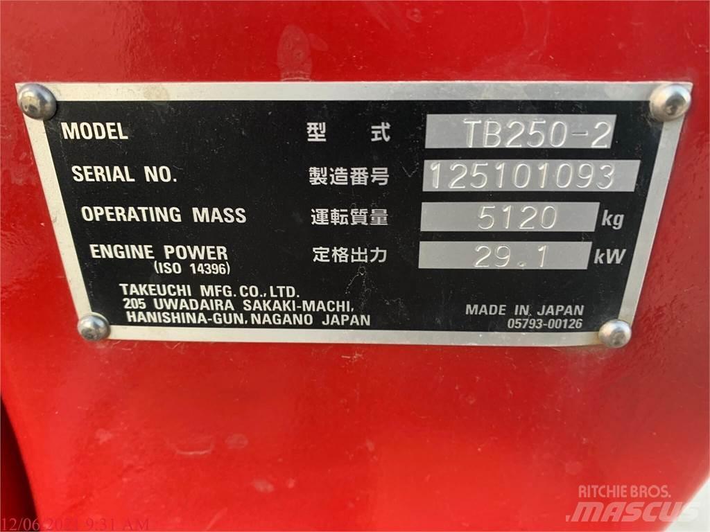 Takeuchi TB250-2 Mini Escavadoras <7t