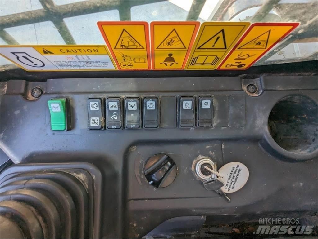 Takeuchi TL12V2 Carregadoras de direcção deslizante