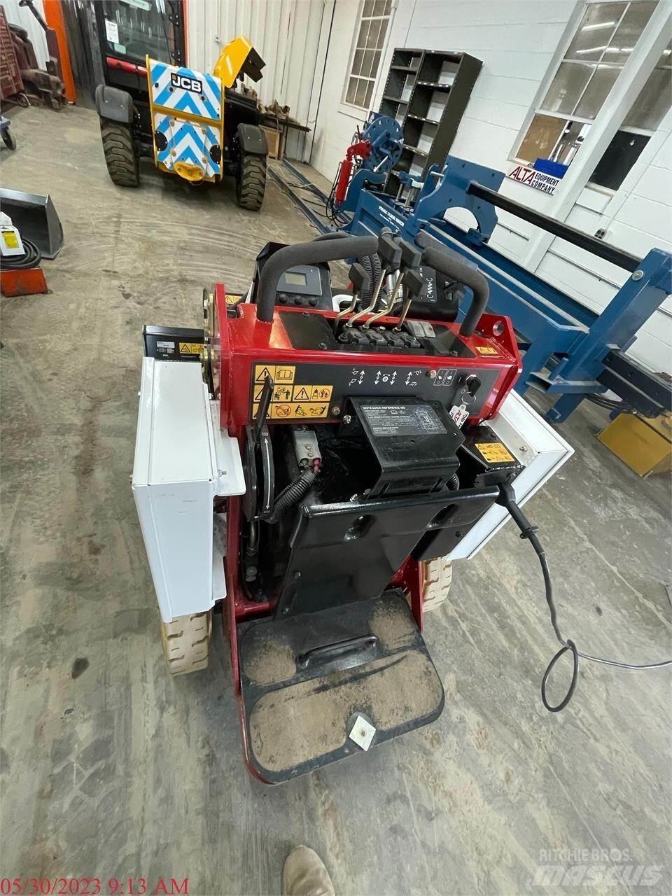 Toro E-DINGO 500 Carregadoras de direcção deslizante