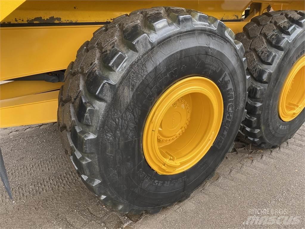 Volvo A25G Auto-tanques