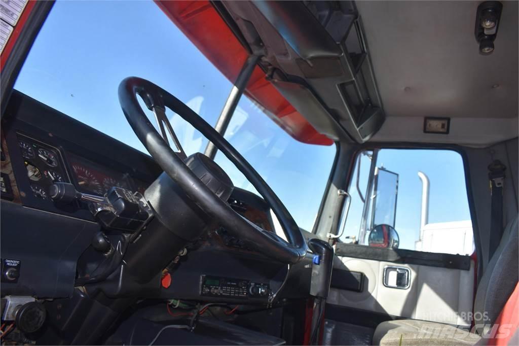 Volvo WG64T Camiões basculantes