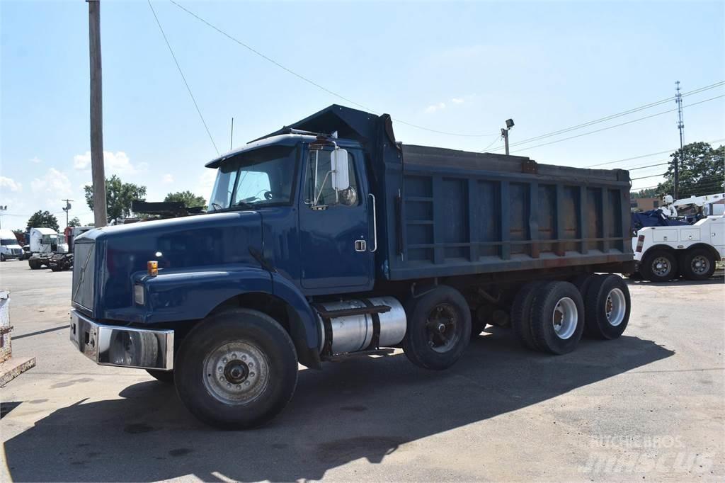 Volvo WG64T Camiões basculantes