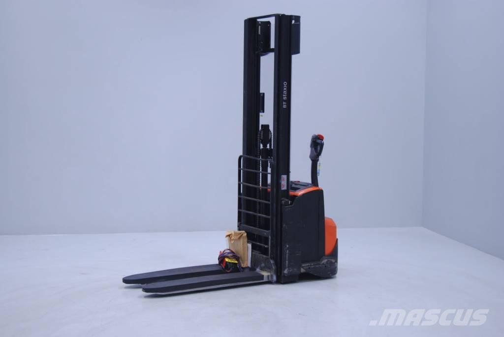 Toyota SWE120 Empilhador para operador externo