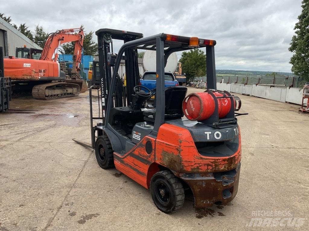 Toyota 02-8FGF25 Empilhadores a gás