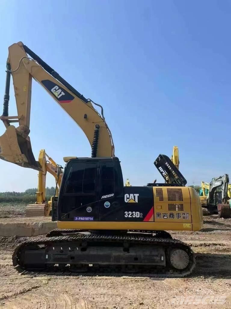 CAT 323D2 Escavadoras de rastos