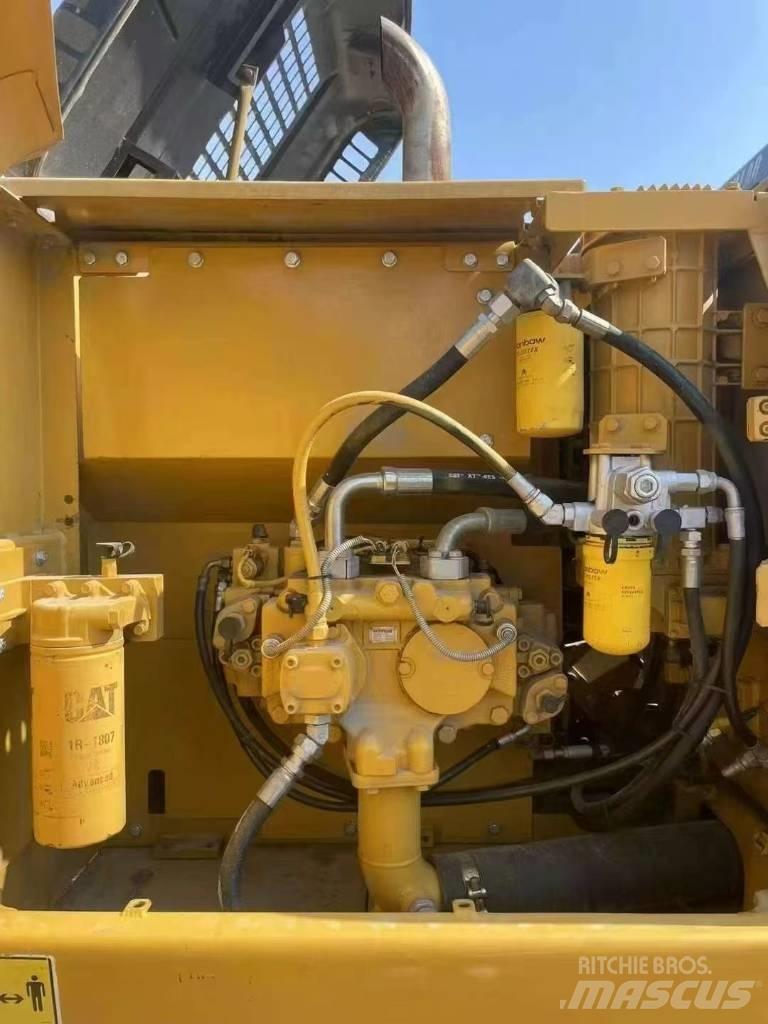 CAT 323D2 Escavadoras de rastos