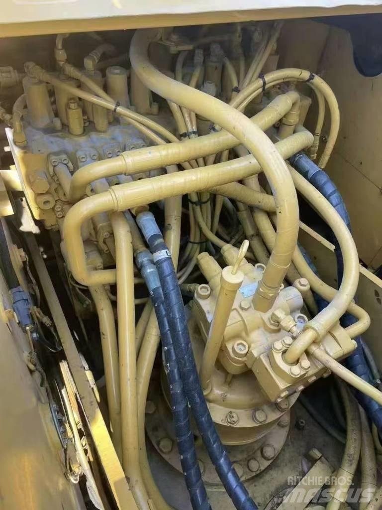 CAT 323D2 Escavadoras de rastos