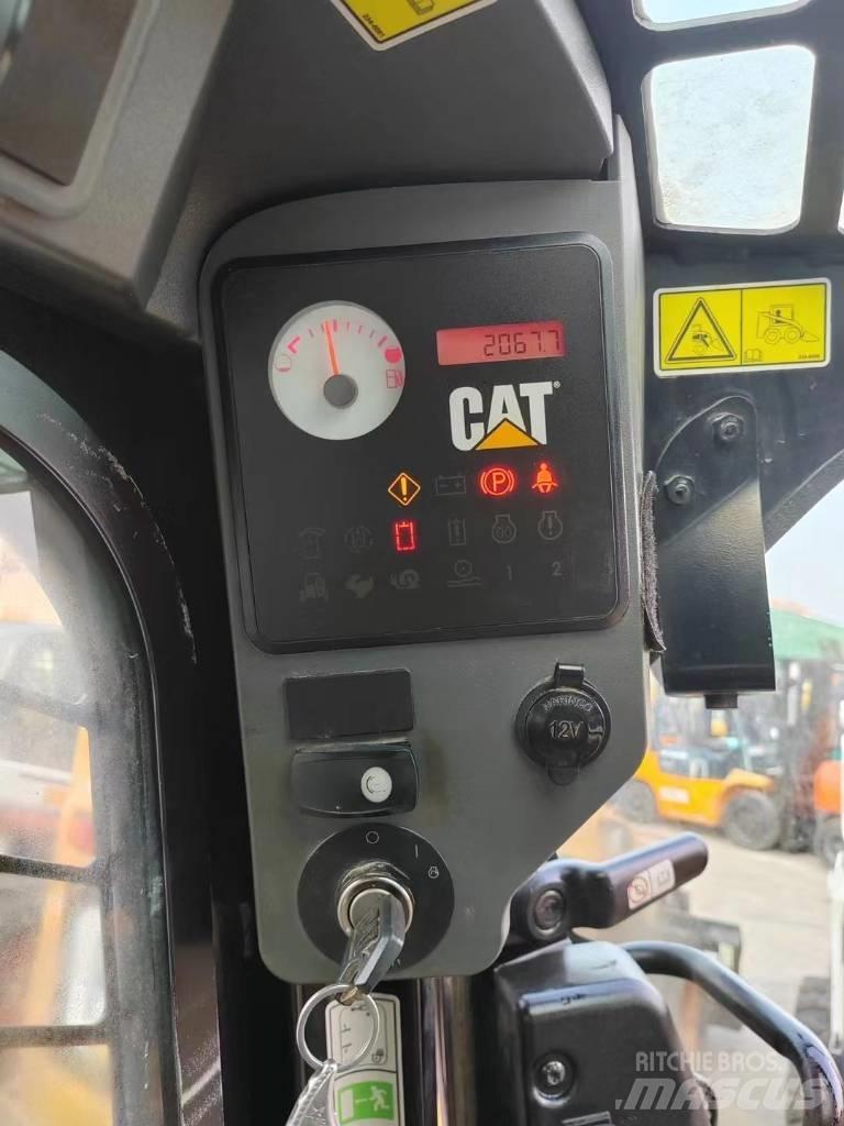 CAT 246 C Carregadoras de direcção deslizante