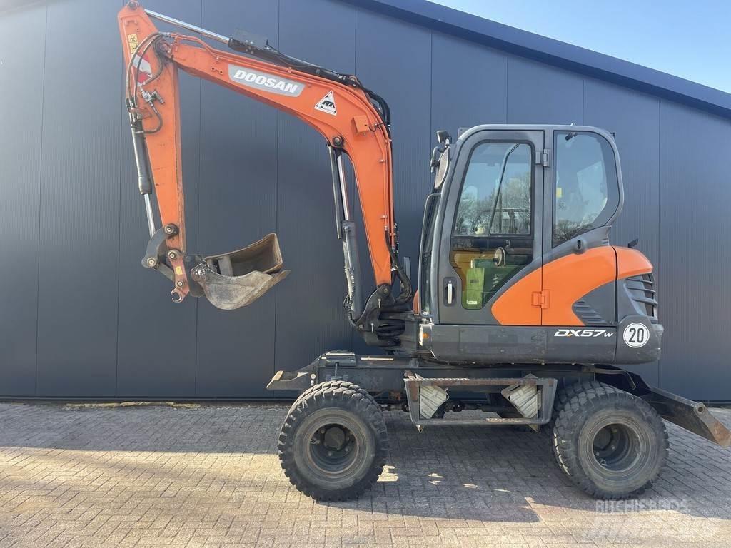 Doosan DX57W Escavadoras de rodas