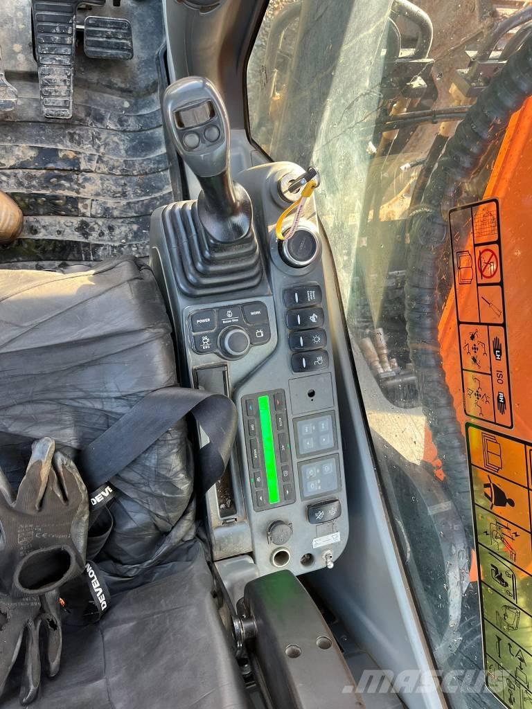 Doosan DX 225 Escavadoras de rastos