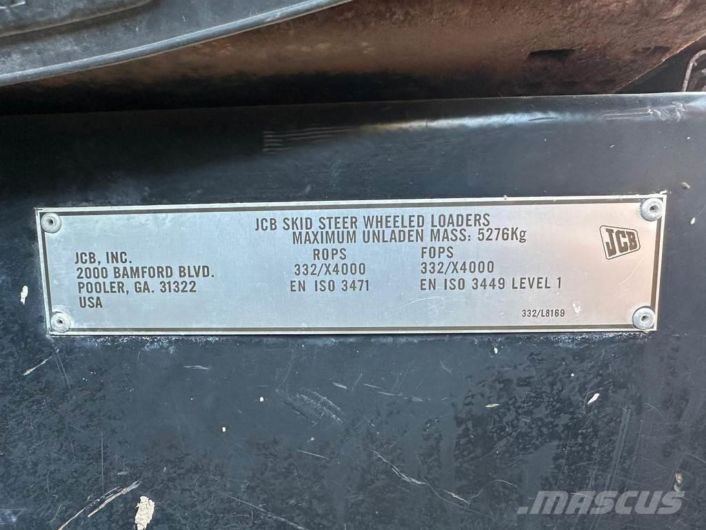JCB 225 Mini carregadoras