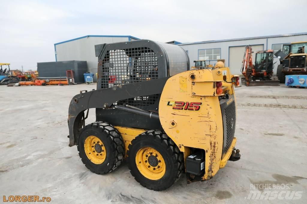 New Holland L 215 Carregadoras de direcção deslizante