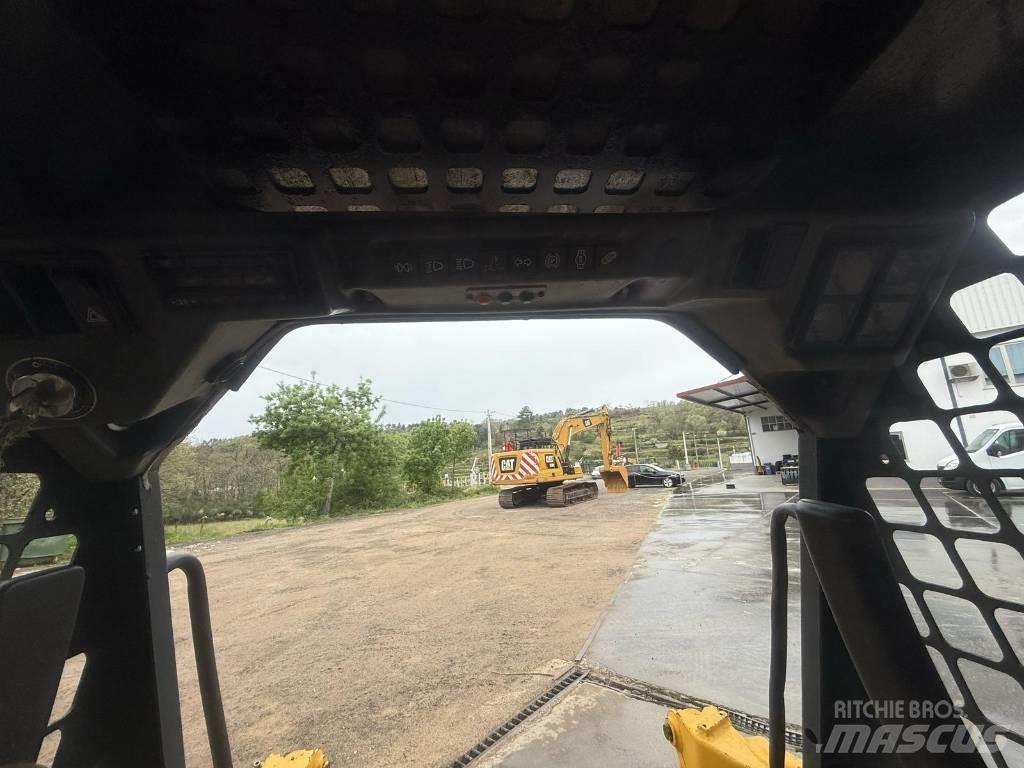 Komatsu SK 07 J-2 Carregadoras de direcção deslizante