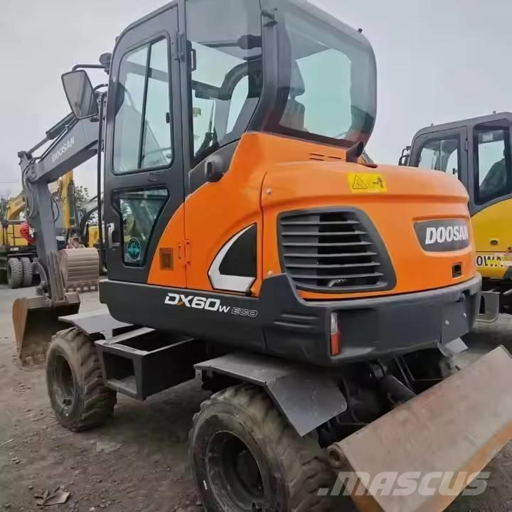 Doosan DX 60W Escavadoras de rodas
