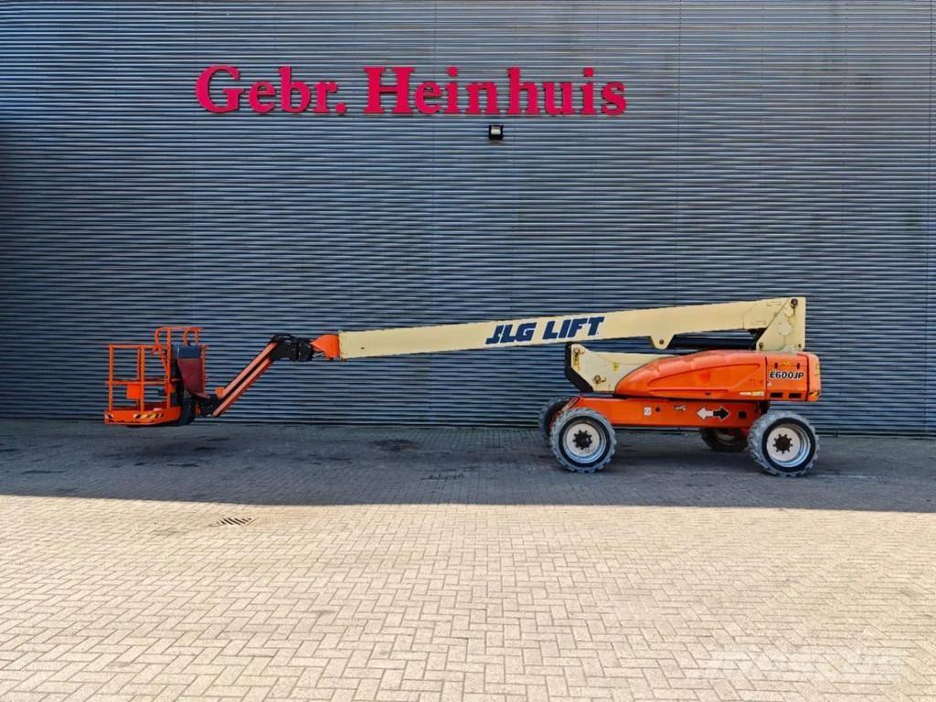 JLG E600 JP Elevadores braços articulados