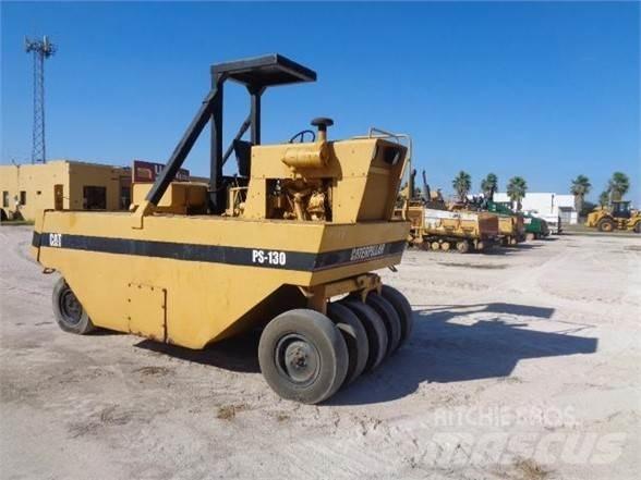 CAT PS-130 Cilindros Compactadores de pneus