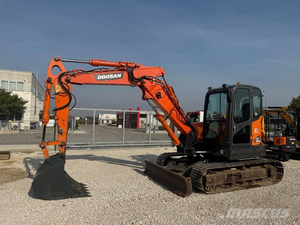 Doosan DX 80 R Escavadoras Midi 7t - 12t