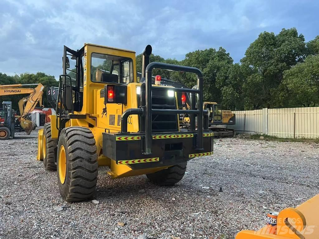 Komatsu WA 320-3 Pás carregadoras de rodas