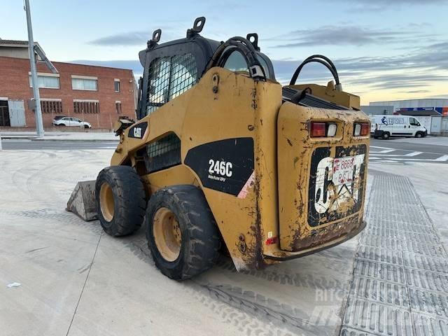CAT 246 C Carregadoras de direcção deslizante