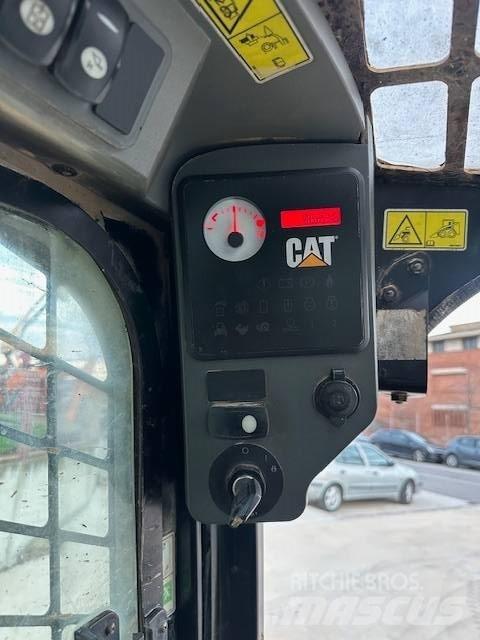 CAT 246 C Carregadoras de direcção deslizante