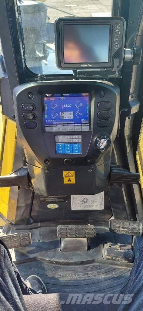 Komatsu D65EXi Dozers - Tratores rastos