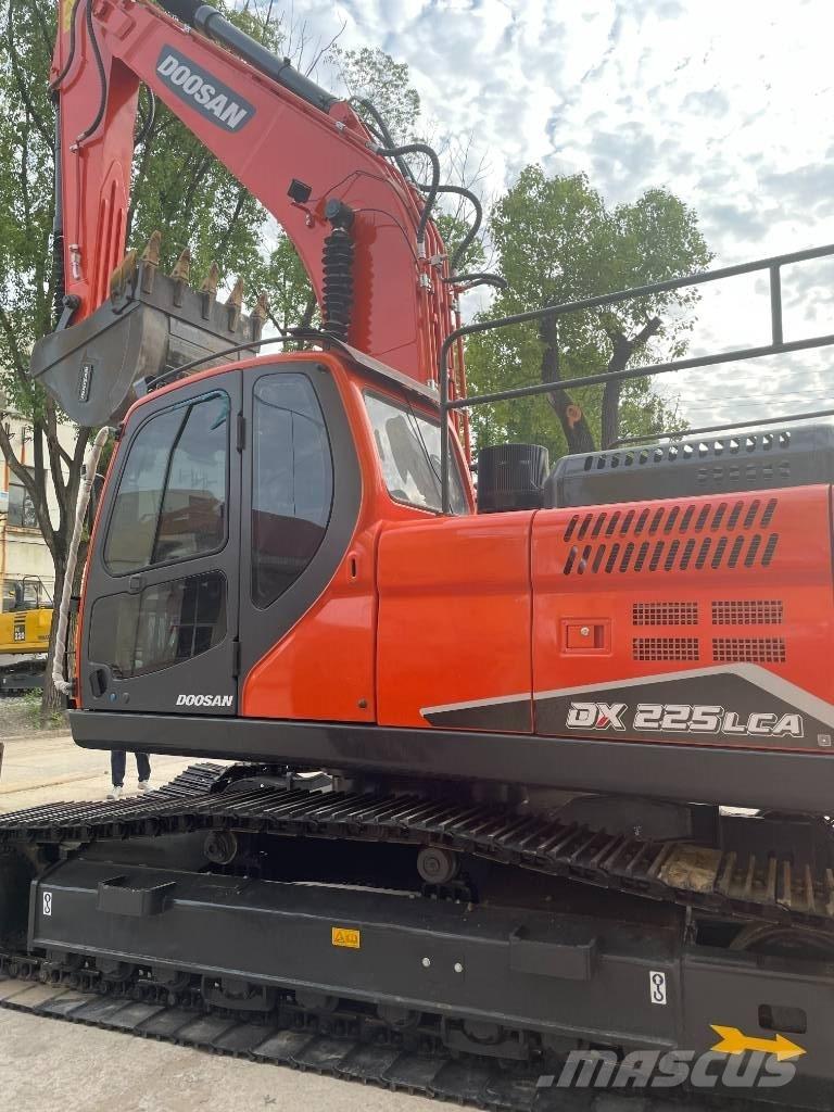 Doosan DX 225 Escavadoras Midi 7t - 12t