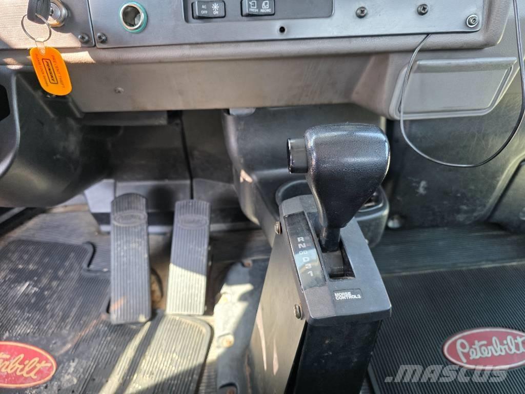 Peterbilt 335 Camiões de chassis e cabine