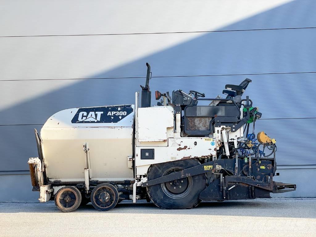 CAT AP300 Pavimentadoras de asfalto