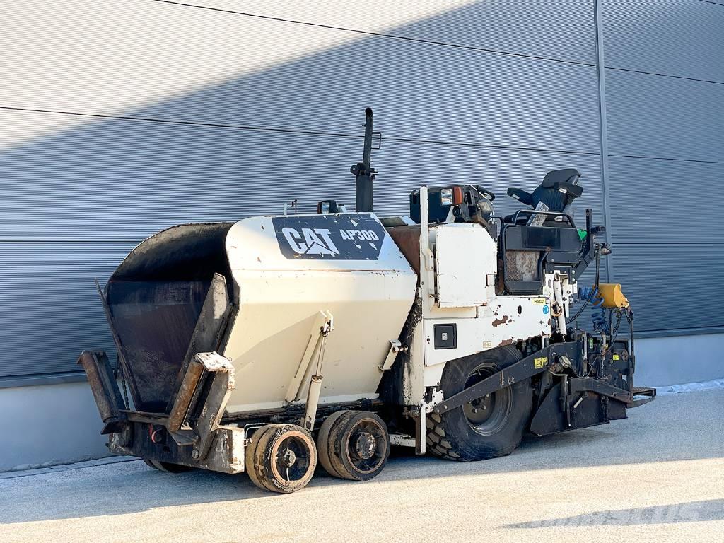 CAT AP300 Pavimentadoras de asfalto