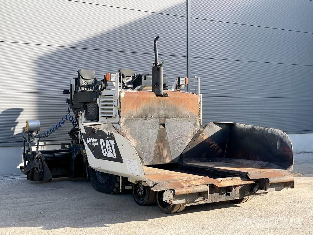 CAT AP300 Pavimentadoras de asfalto
