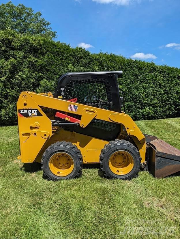 CAT 226 D Carregadoras de direcção deslizante