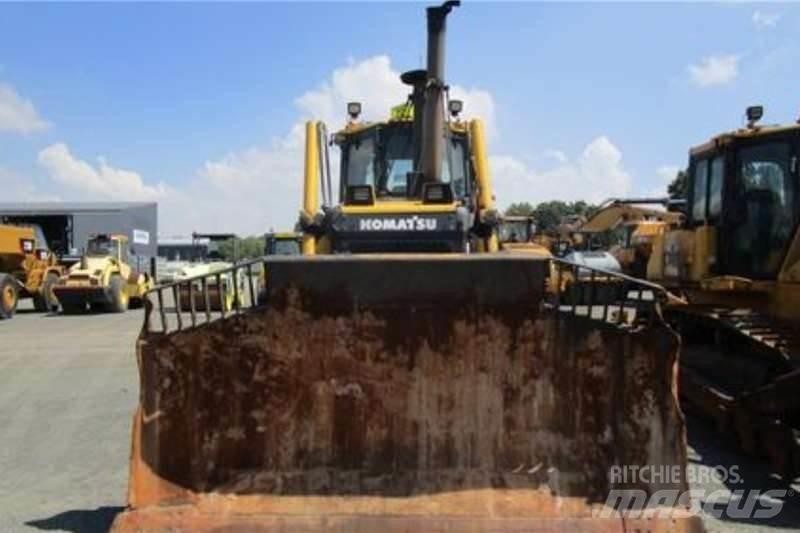 Komatsu D65 EX-16 Dozers - Tratores rastos