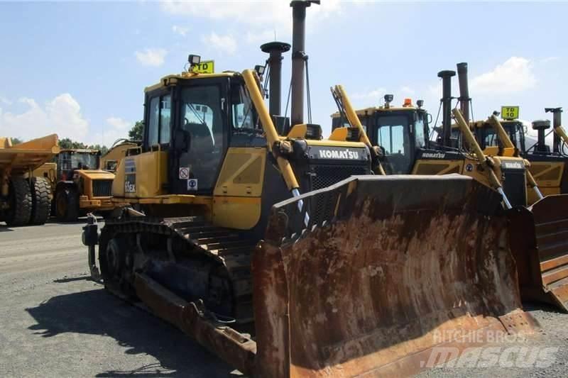 Komatsu D65 EX-16 Dozers - Tratores rastos