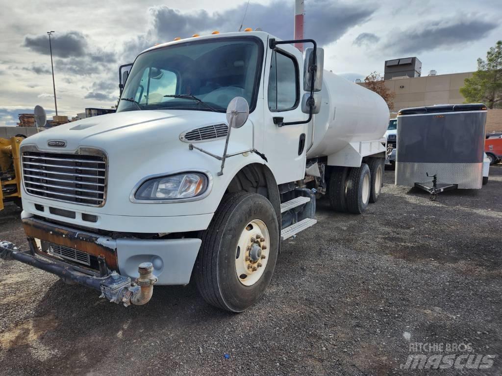 Freightliner M2-106 Auto-tanques