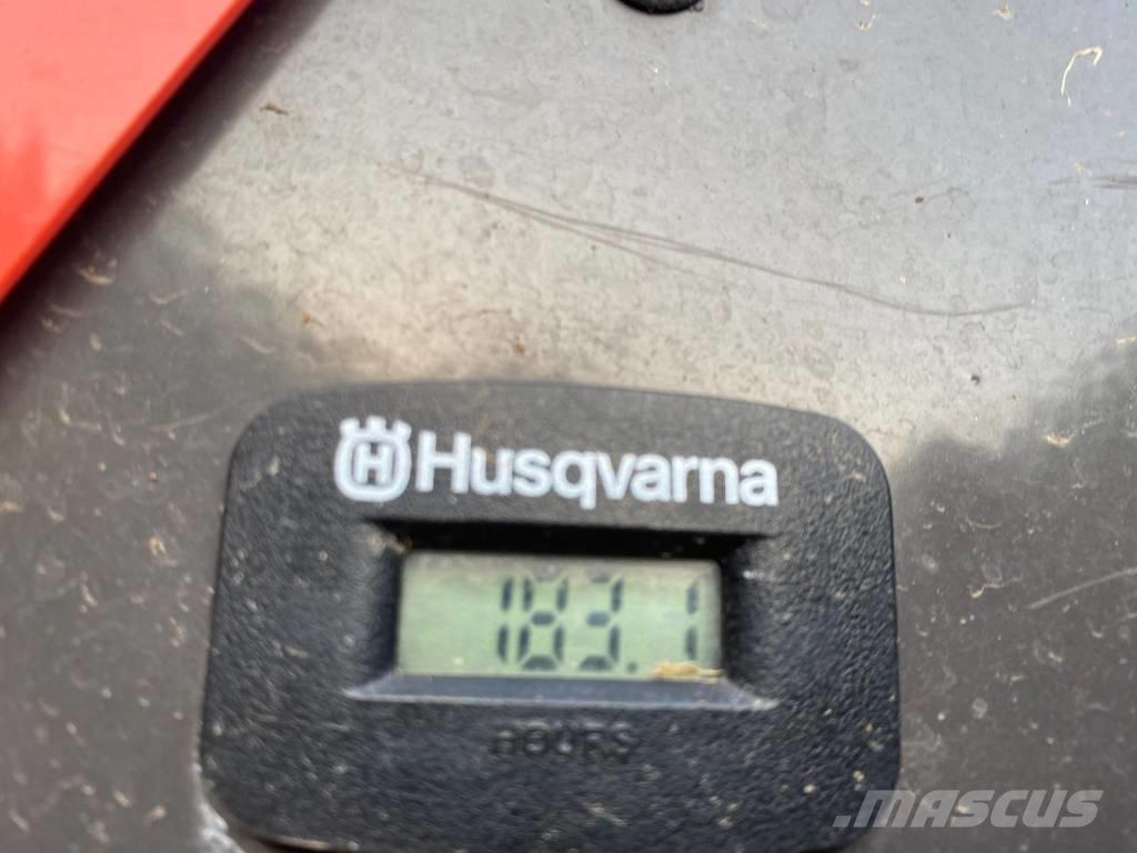 Husqvarna P 525 D Corta-Relvas Riders