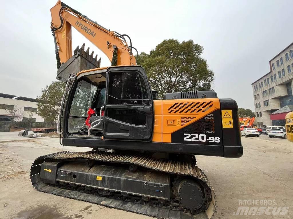 Hyundai R220-9S Escavadoras de rodas