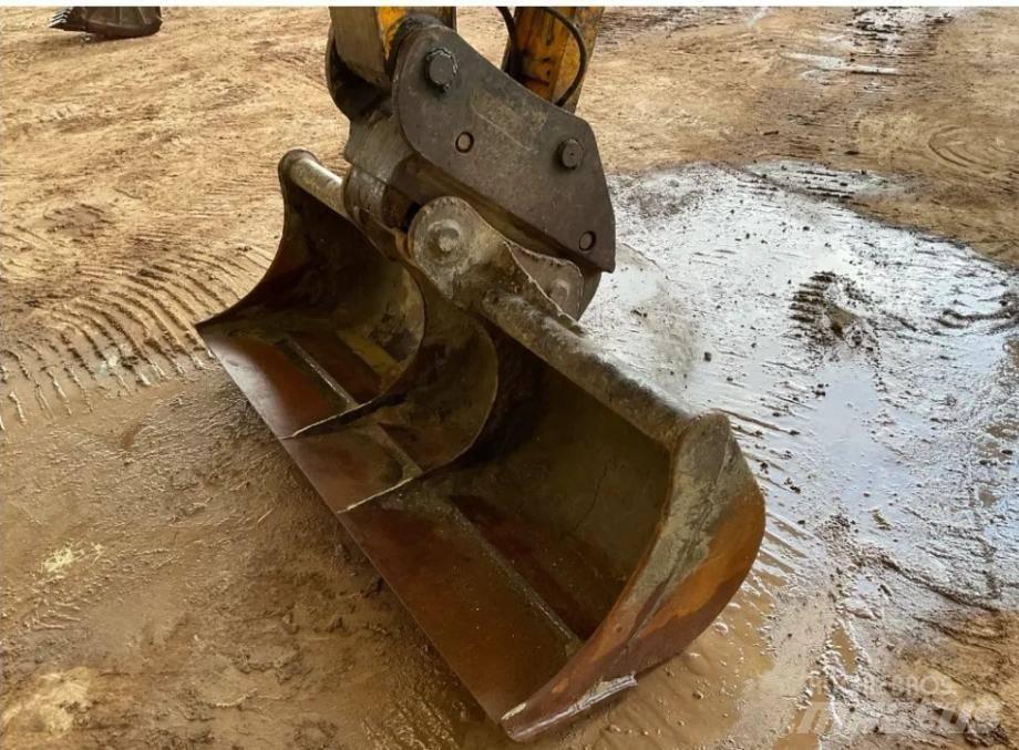 JCB JS 130 LC Escavadoras de rastos