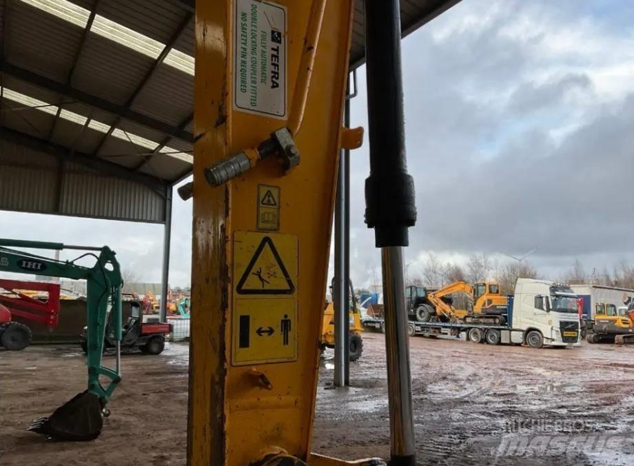 JCB JS 130 LC Escavadoras de rastos