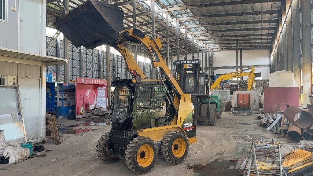 CAT 226 B Carregadoras de direcção deslizante