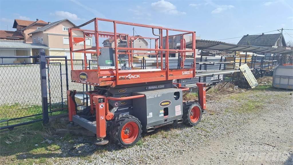 SkyJack SJ6832RTE Elevadores de tesoura