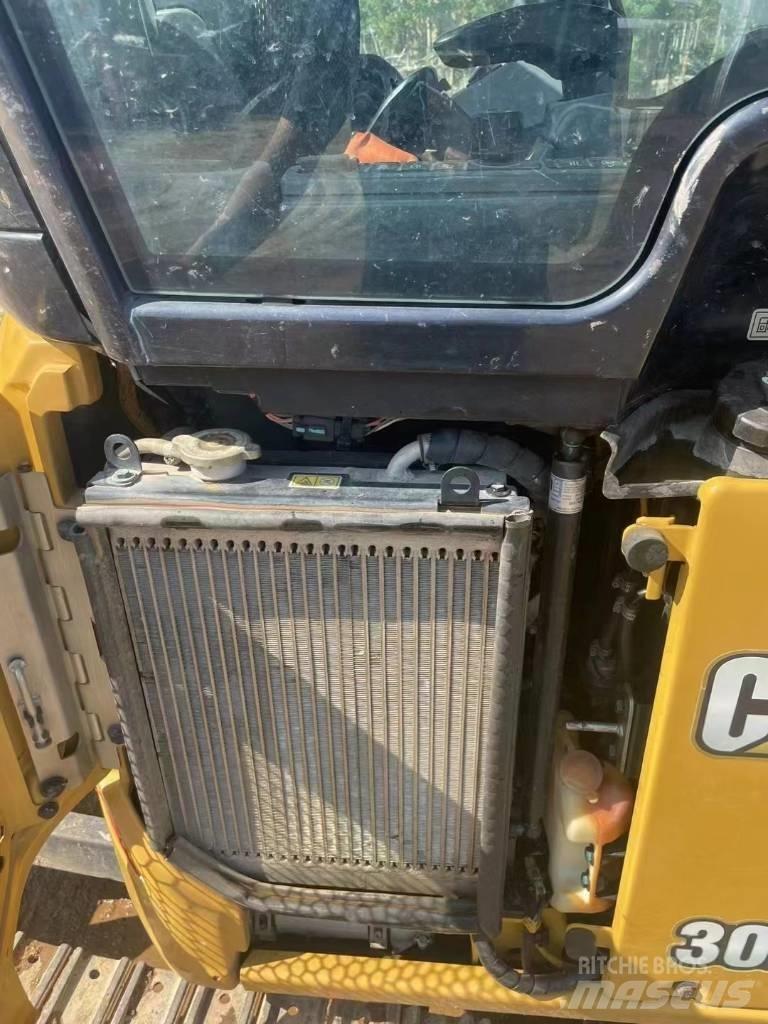 CAT 302 Mini Escavadoras <7t