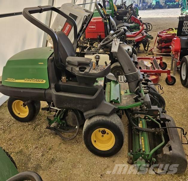 John Deere 2500 A Corta-Relvas Greens